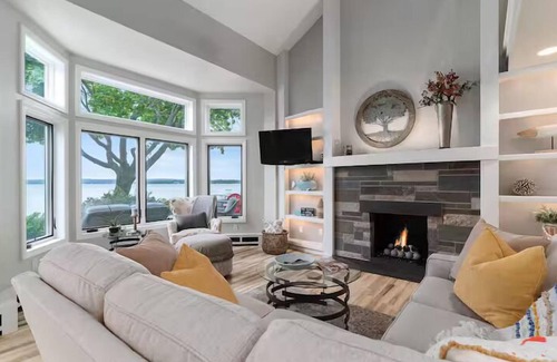 Charlevoix Casa | The Luxe Lake House