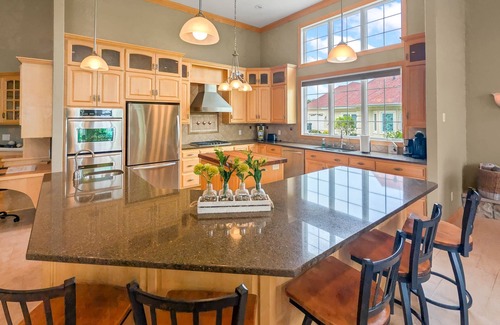 Alexandria Casa | "The Luxe" on Lake Carlos
