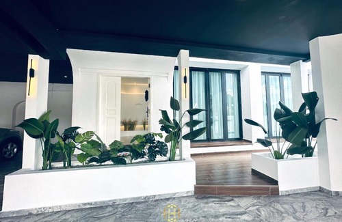Malacca City Villa | The Luxurious 168 Cruise, Melaka