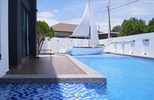 Malacca City Villa | The Luxurious 168 Cruise, Melaka