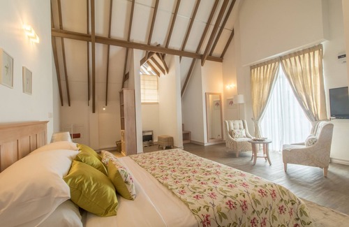 Nuwara Eliya Hotel | The Lynden Grove Hotel