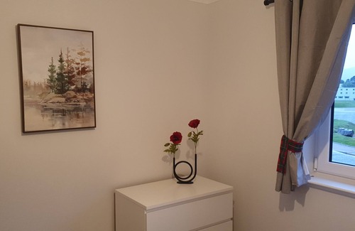 Aviemore Apartamento | The MacGregor is a stylish pet friendly two bedroom apartment located in the center of Aviemore