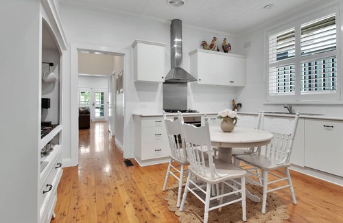 Turvey Park Casa | The Macleay - Poolside Entertainer, Pets Allowed