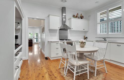 Turvey Park Casa | The Macleay - Poolside Entertainer, Pets Allowed