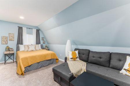 Lewis Center Casa | The Mad Cat Inn