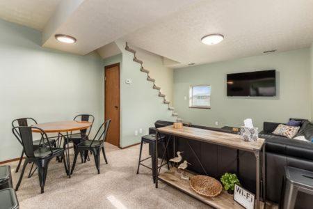 Lewis Center Casa | The Mad Cat Inn