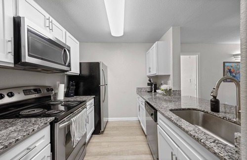 Pleasant Valley Apartamento | The Magenta - Bold Design + Prime Location + Sleeps 12 + Amenities