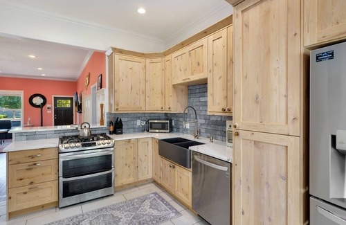 Old Town West Casa | The Magnolia House in Old Town - Private Hot Tub