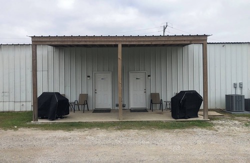 Boothville-Venice Casa | The Mahi Lodge is a quiet secluded 3bedroom 2full bath lodge in Venice LA