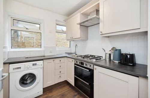 Harrow Road Apartamento | The Maida Hill Hideout - 2BDR Flat with Courtyard