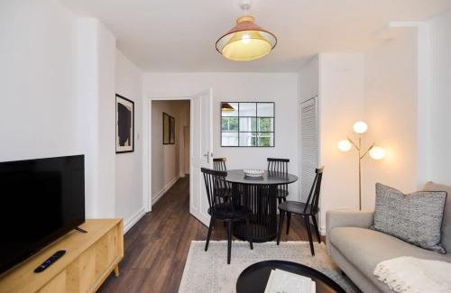 Harrow Road Apartamento | The Maida Hill Hideout - 2BDR Flat with Courtyard