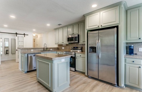 Lewisville Casa | The Main Street Cottage: Dog-Friendly, Central DFW location, Walk to Main St