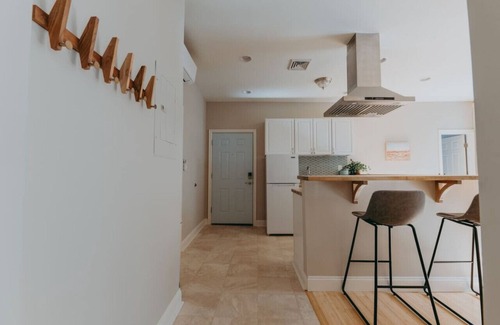 Lancaster Apartamento | The Maisonette on Duke | King Bed, Chic, Downtown Lancaster