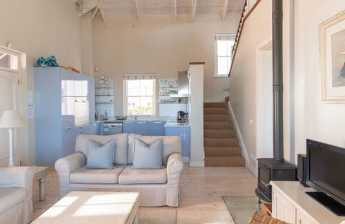 Kalk Bay Hotel | The Majestic Apartment