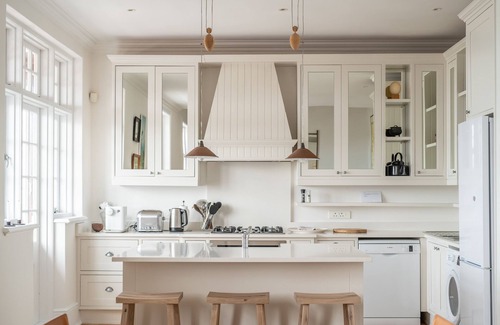 Kalk Bay Hotel | The Majestic Apartment