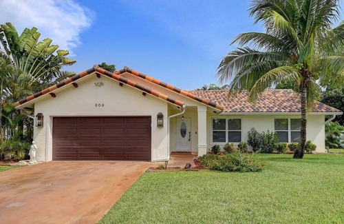 Lake Ida Shores Casa | The Majesty | Lux Pool & Heated Spa Tub Residence