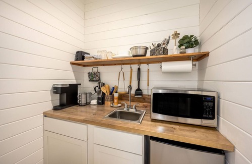 Alexander Cabaña | The Makenzee at Ridgeview. Asheville rental! Luxurious Glamping!