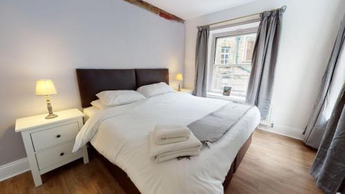 New Mills Casa | The Manager's Suite 2