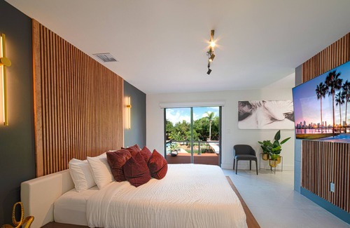 Richmond West Villa | The Mansion Pickleball, Golf and heated pool