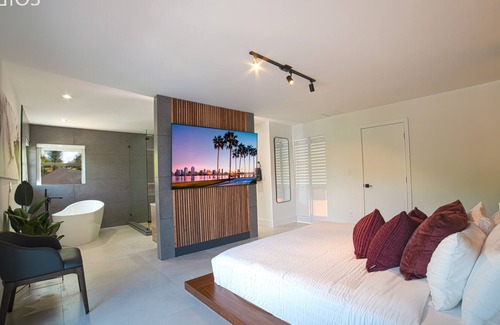Richmond West Villa | The Mansion Pickleball, Golf and heated pool