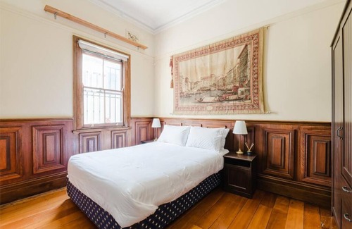 Islington Casa | The Mansion - Queen Room, Shared Bathroom
