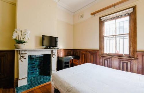 Islington Casa | The Mansion - Queen Room, Shared Bathroom