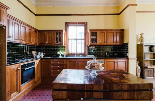 Islington Casa | The Mansion - Queen Room, Shared Bathroom