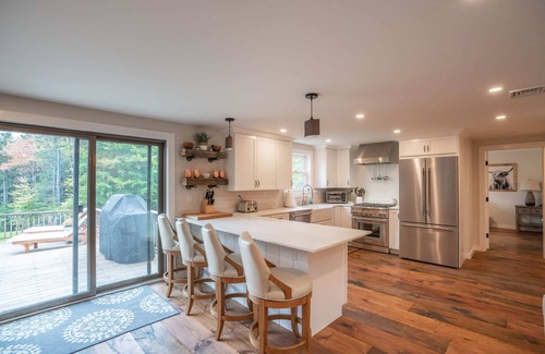 West Dover Casa | The Mansion-Rustic Contemporary W/ Hot Tub & Views