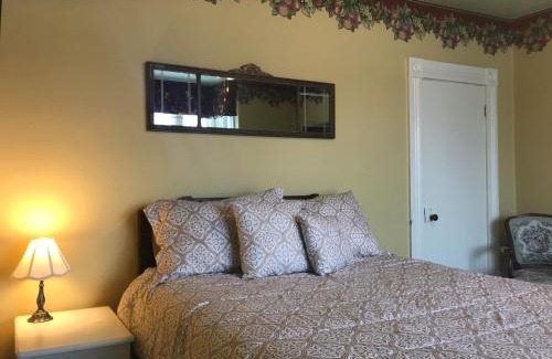 Parrsboro Hotel | The Maple Inn