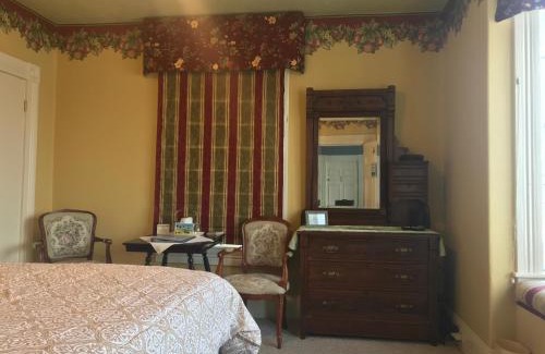 Parrsboro Hotel | The Maple Inn