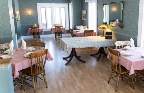 Parrsboro Hotel | The Maple Inn
