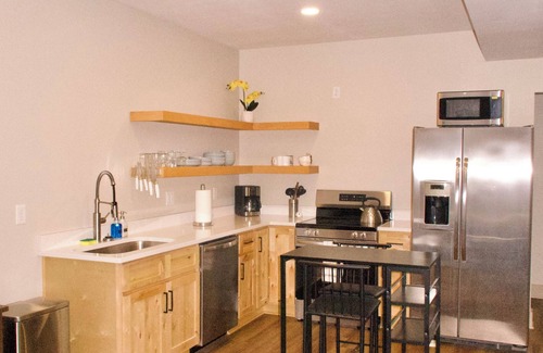 Elizabethtown Casa | The Maple Suite