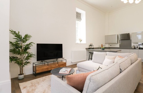 Newland Near Ulverston Cabaña | THE MARGARET SUITE STONE CROSS MANSION, pet friendly in Ulverston