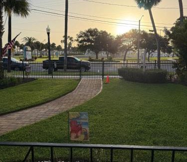 South Beach Street Historic District Cama Y Desayuno | The Margaret Suite at The Abbey House a B&B in Daytona Beach