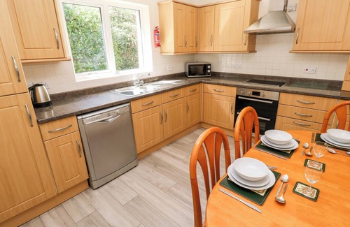 Coverack Cabaña | THE MARINERS, family friendly, country holiday cottage in Coverack