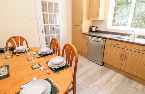 Coverack Cabaña | THE MARINERS, family friendly, country holiday cottage in Coverack