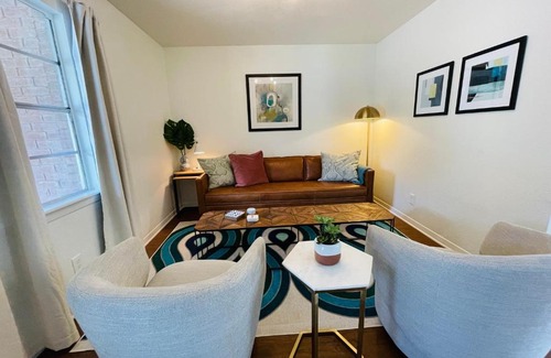 Greater South River City Casa | The Mariposa Wing B by Lodgewell - Spread your wings here