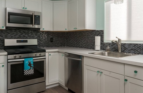 Paso Robles Cabaña | THE MARTINI LOUNGE- The Westside Cottages 2 Bed/1 Bath with Jacuzzi