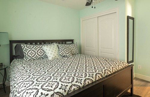 Paso Robles Cabaña | THE MARTINI LOUNGE- The Westside Cottages 2 Bed/1 Bath with Jacuzzi