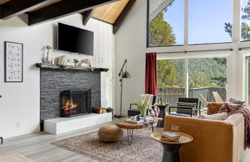 Crestline Casa | The Matterhorn Manor by AvantStay Harry Potter Inspired A-Frame Home w Hot Tub Views