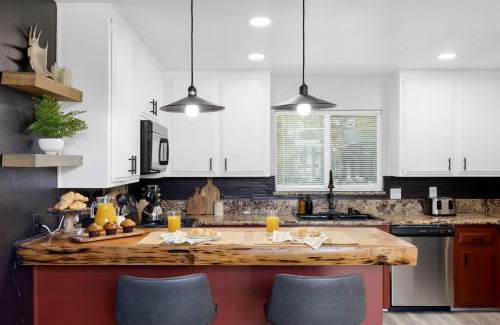 Crestline Casa | The Matterhorn Manor by AvantStay Harry Potter Inspired A-Frame Home w Hot Tub Views