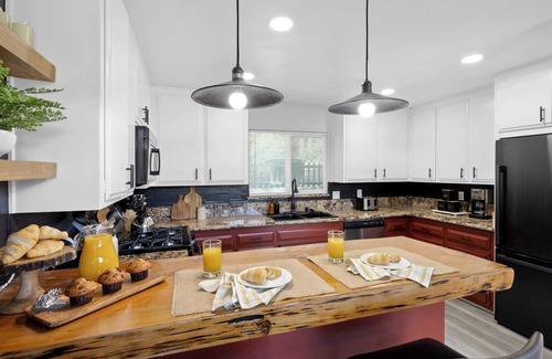 Crestline Casa | The Matterhorn Manor by Avantstay Harry Potter Inspired A-frame Home w/ Hot Tub & Views