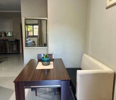 Lusaka Apartamento | The Maureen Suite