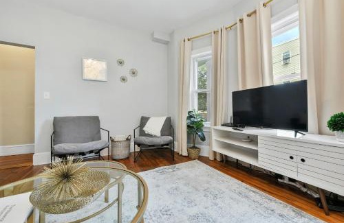 Chelsea Apartamento | The Maverick - Luxurious Apartment - Free Parking - 2 Miles From Boston Logan Airport