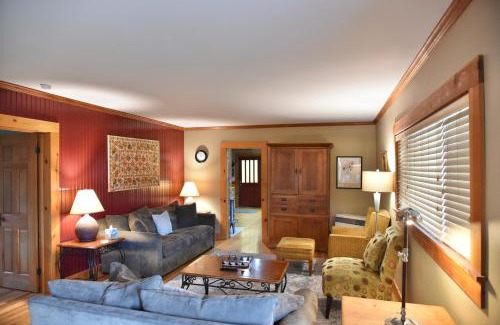 McCloud Casa | The McCloud Vacation Home on Mt Shasta, Sleeps 13