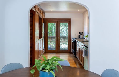 Pullman Casa | The McKenzie BnB - Charming & Cozy - 1 Block from Downtown Pullman!