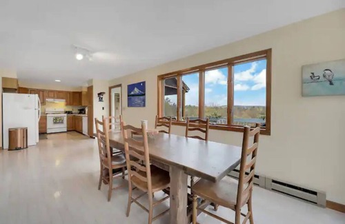 Otis Casa | The Meadows House @ Otis Ridge w/ 7-person hot tub