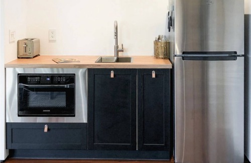 Meiners Oaks Apartamento | The Meiners Daughter - Beautiful Modernist 1 Bed