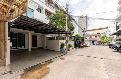 Yan Nawa Casa | The Mellow at Sathorn