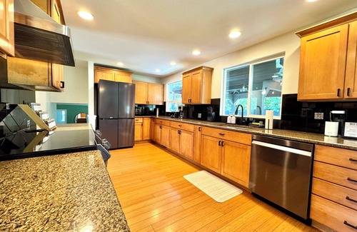 Boise Casa | The Mesa Manor - Fun in the Foothills - Arcade/Patio/Large Kitchen/Comfy Beds